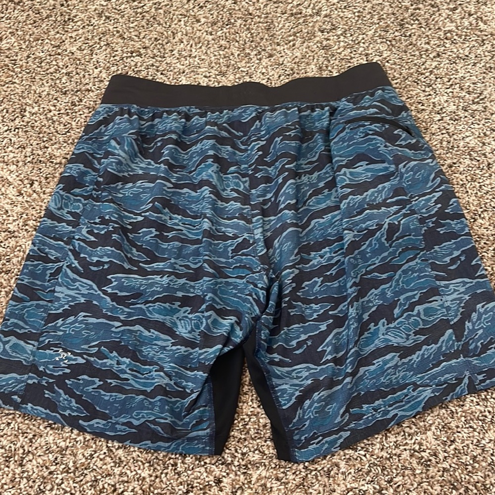 Lululemon Men’s Blue Linerless Shorts Size XL